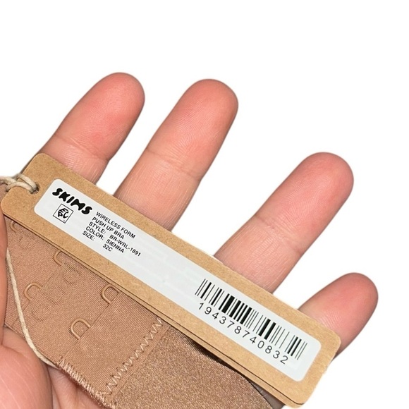 Skims Kim Kardashian Wireless Form Push Up Plunge Bra in Sienna Tan 34DD 32C - Picture 9 of 10